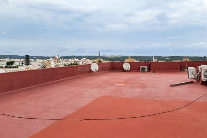 Flat with lift and open views in Mahón.