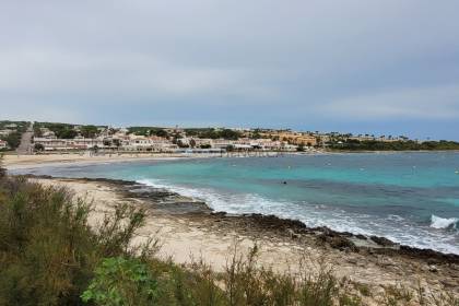 Chalet para reformar a 50 metros del mar de la playa de Punta Prima