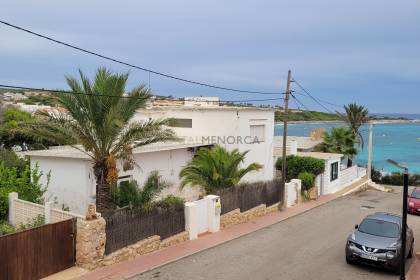 Chalet para reformar a 50 metros del mar de la playa de Punta Prima