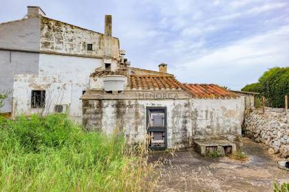 Country house for sale to renovate in S'Uestrar.