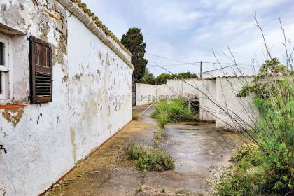 Country house for sale to renovate in S'Uestrar.