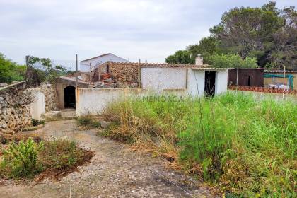 Country house for sale to renovate in S'Uestrar.