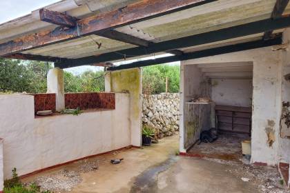 Country house for sale to renovate in S'Uestrar.