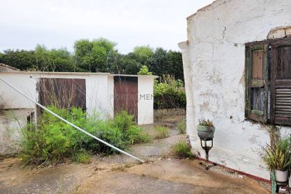 Country house for sale to renovate in S'Uestrar.