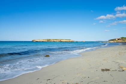 Plot with sea views in Santo Tomas.