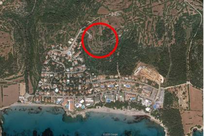 Plot with sea views in Santo Tomas.