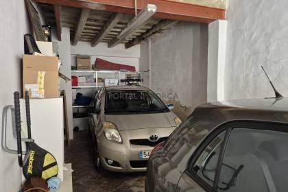 Garage and basement located on a street in the historic centre of Mahón
