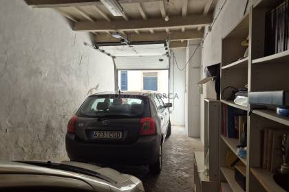 Garage and basement located on a street in the historic centre of Mahón
