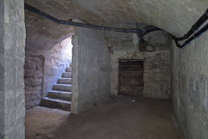 Garage and basement located on a street in the historic centre of Mahón