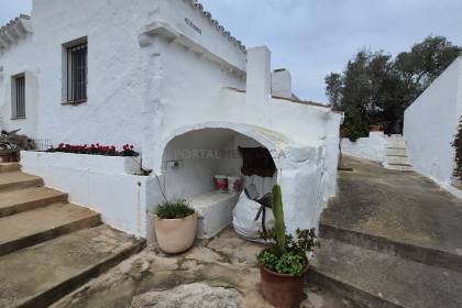 MAISON DE CAMPAGNE AUTONOME AVEC VUE SUR LA MER