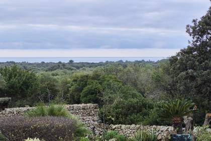 MAISON DE CAMPAGNE AUTONOME AVEC VUE SUR LA MER