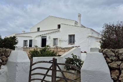 MAISON DE CAMPAGNE AUTONOME AVEC VUE SUR LA MER