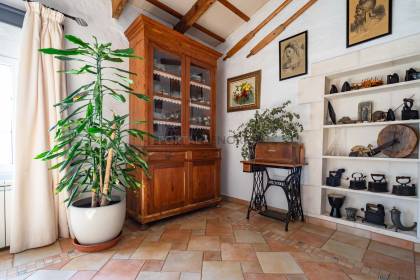 MAISON DE CAMPAGNE AUTONOME AVEC VUE SUR LA MER