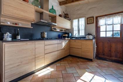 MAISON DE CAMPAGNE AUTONOME AVEC VUE SUR LA MER