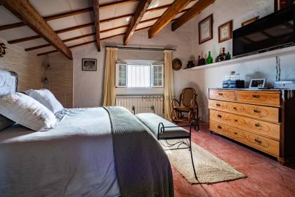 MAISON DE CAMPAGNE AUTONOME AVEC VUE SUR LA MER