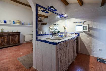 MAISON DE CAMPAGNE AUTONOME AVEC VUE SUR LA MER