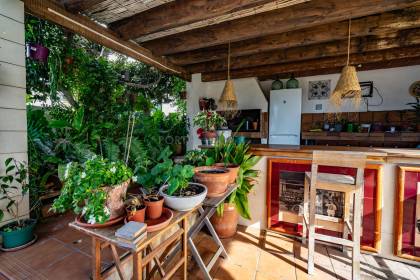 MAISON DE CAMPAGNE AUTONOME AVEC VUE SUR LA MER