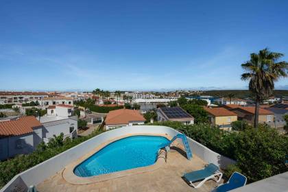 Villa individuelle avec piscine et licence de location touristique à proximité de Cales Fonts.