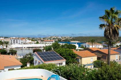 Villa individuelle avec piscine et licence de location touristique à proximité de Cales Fonts.