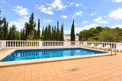 Chalet con piscina y potencial de ampliación en una de las calles más tranquilas de Son Parc