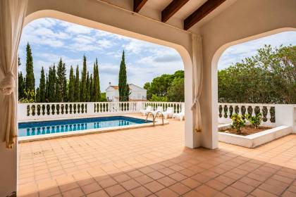 Chalet con piscina y potencial de ampliación en una de las calles más tranquilas de Son Parc