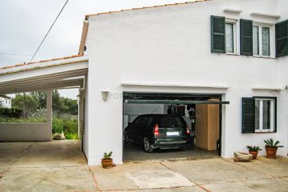 Encantadora Casa Unifamiliar de Estilo Rústico con Piscina y Garaje