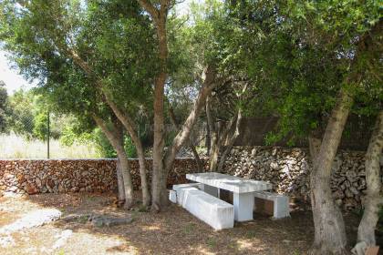 Encantadora Casa Unifamiliar de Estilo Rústico con Piscina y Garaje