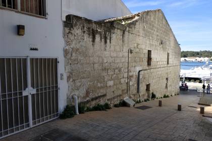 Edificio para construir un local o viviendas, Puerto Mahón