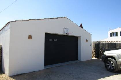 Casa de campo de reciente construcción en zona Llumesanes.