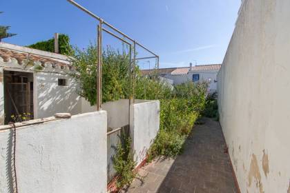 Entire house for sale in the center of Sant Lluís