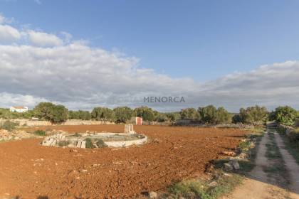 Terreno rústico en venta junto al pueblo de Sant Lluís