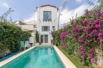 Casa entera y con piscina en venta en Mahón