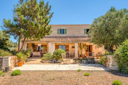 Maison de campagne à vendre avec piscine et grand terrain