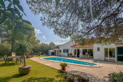 Chalet con licencia turística y piscina en venta