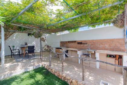 Villa with pool for sale in Cala en Porter