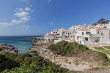 Front line apartment with sea views and tourist license