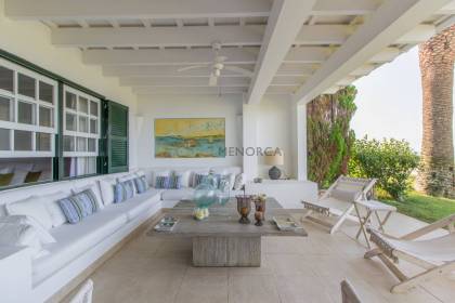 Villa en première ligne à vendre avec un belle vue mer
