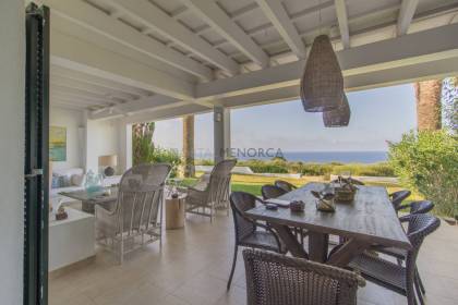 Villa en première ligne à vendre avec un belle vue mer