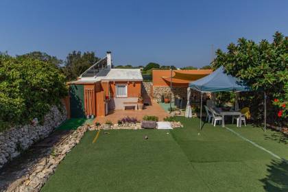 Casa de campo con terreno en venta cerca de Sant Lluís