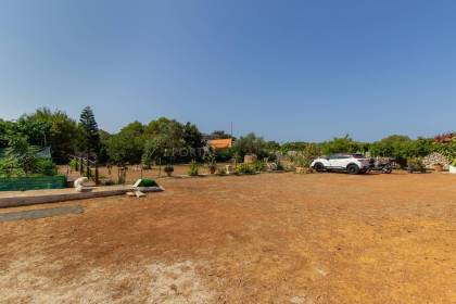 Casa de campo con terreno en venta cerca de Sant Lluís