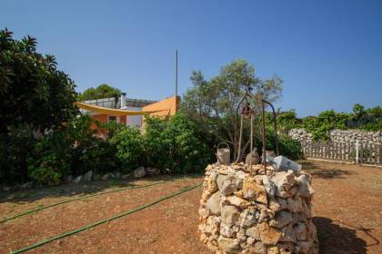 Casa de campo con terreno en venta cerca de Sant Lluís