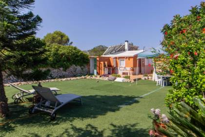 Casa de campo con terreno en venta cerca de Sant Lluís