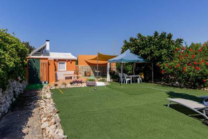 Casa de campo con terreno en venta cerca de Sant Lluís
