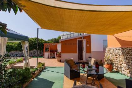 Casa de campo con terreno en venta cerca de Sant Lluís