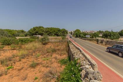 Terrain rustique avec puits communal à vendre à Sant Lluís