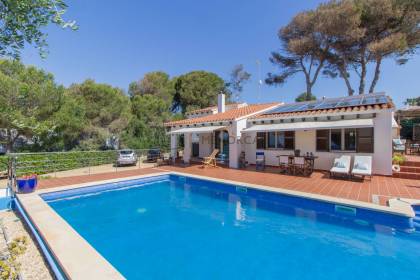 Villa for sale with pool and sea views in Binibeca