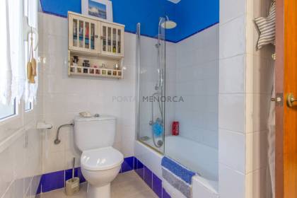 Chalet en venta con piscina y vistas al mar en Binibeca