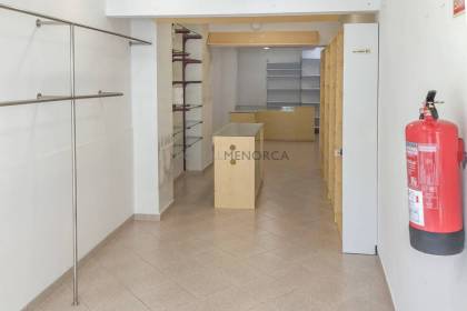 Appartement et local commercial à vendre à Alaior