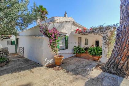 Casa de campo con piscina en venta cerca de Sant Lluís