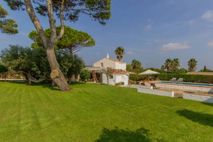 Casa de campo con piscina en venta cerca de Sant Lluís